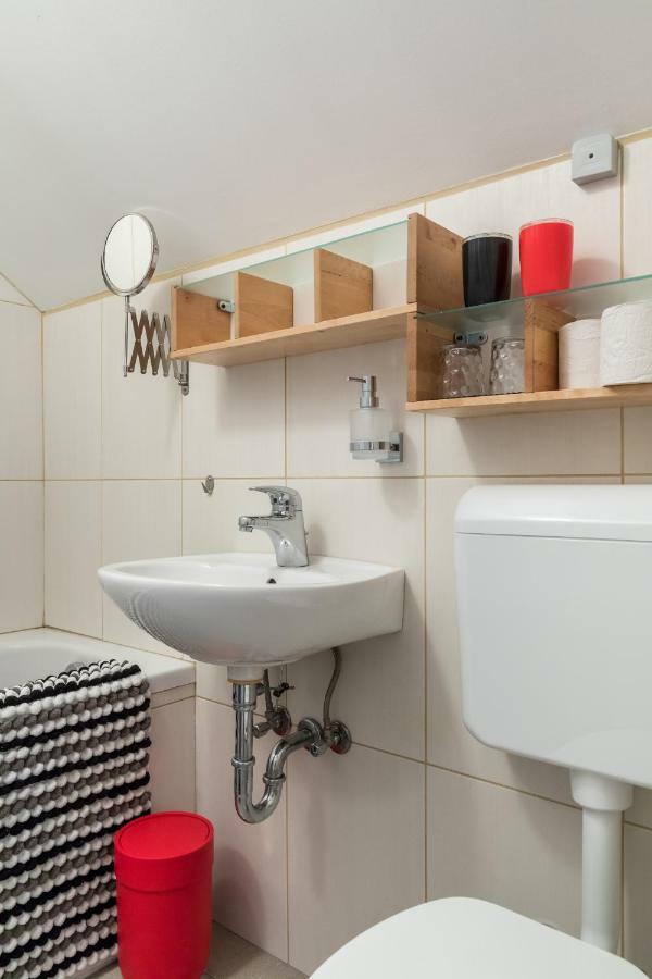 Waterview Apartments Mimice Luaran gambar